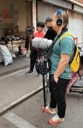 俞灏明烧伤后复出时间（俞灏明在破旧小摊吃馄饨）(2)