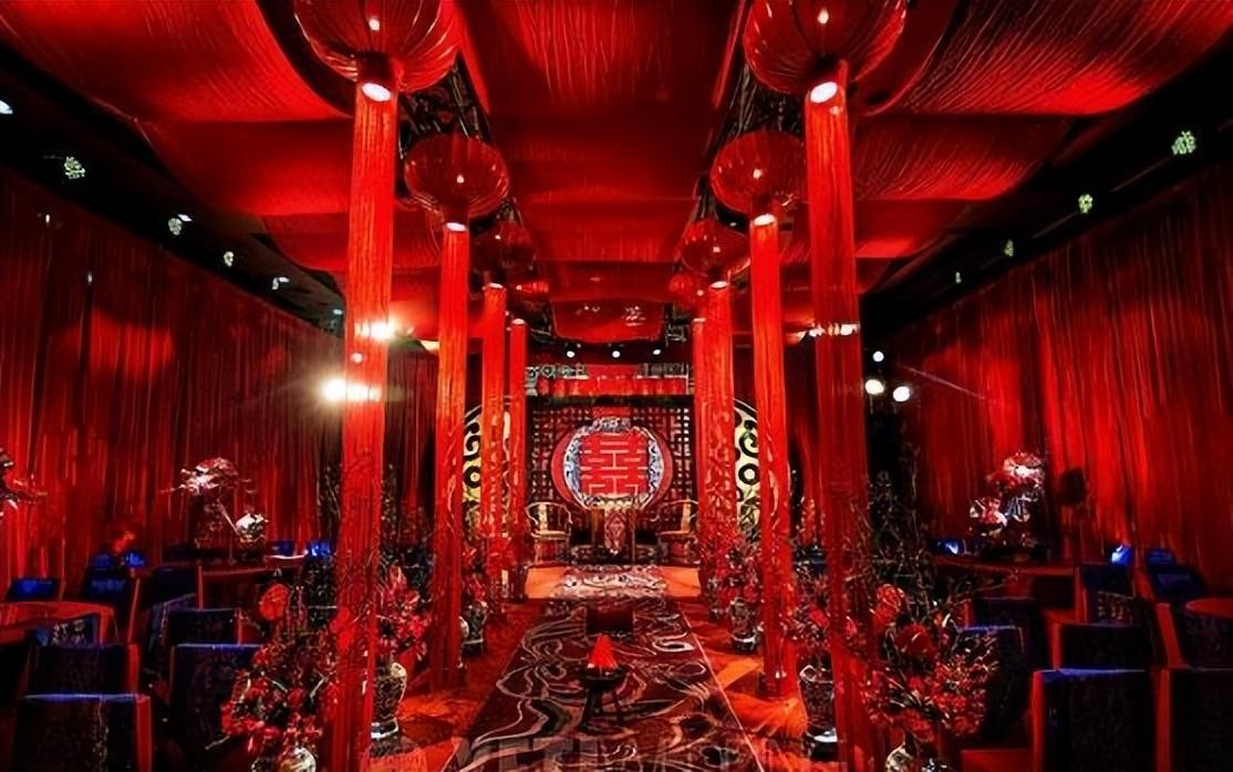 女孩结婚的晚上该面临什么(结婚晚上应该做什么事情)