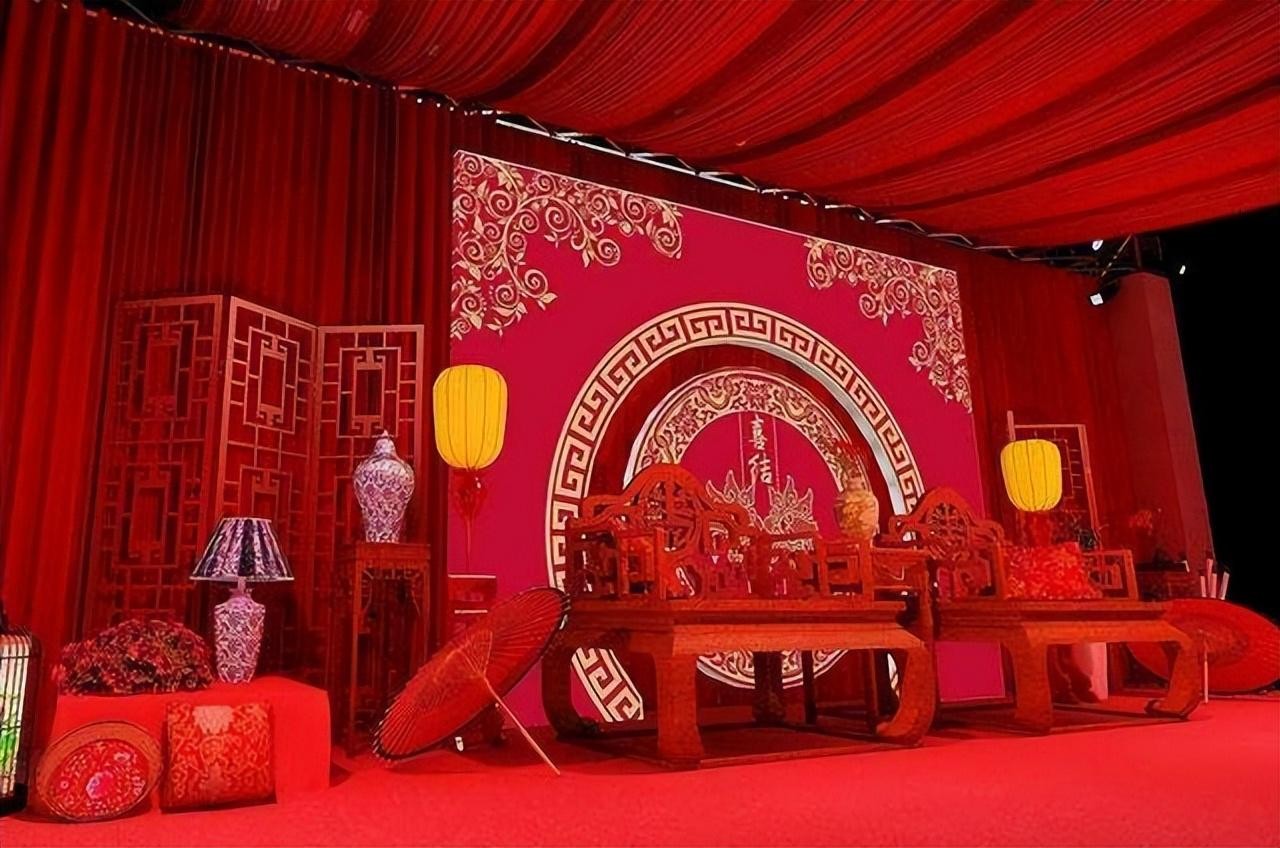 女孩结婚的晚上该面临什么(结婚晚上应该做什么事情)