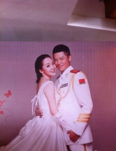 ​曾毅的老婆，凤凰传奇有没有发生过(凤凰传奇曾毅又没被认出来一)