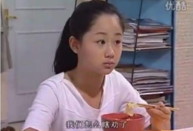 很多明星都是左撇子「原来这些当红明星都是左撇子杨紫赵丽颖鹿晗在列」