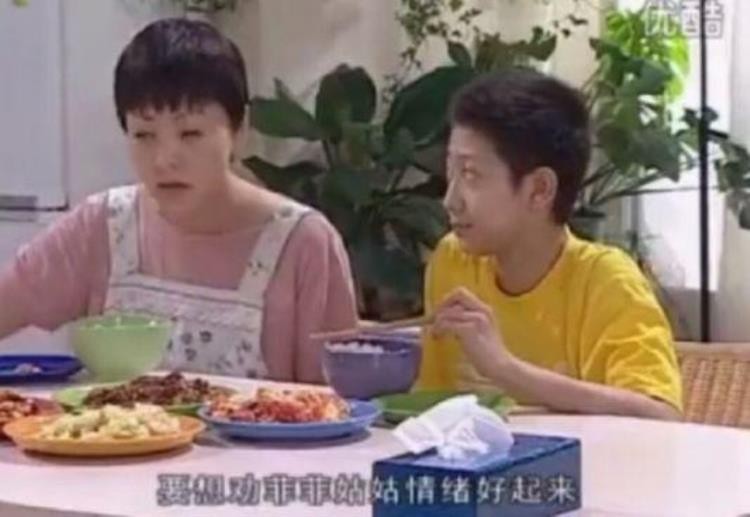 很多明星都是左撇子「原来这些当红明星都是左撇子杨紫赵丽颖鹿晗在列」