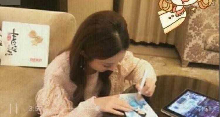 很多明星都是左撇子「原来这些当红明星都是左撇子杨紫赵丽颖鹿晗在列」