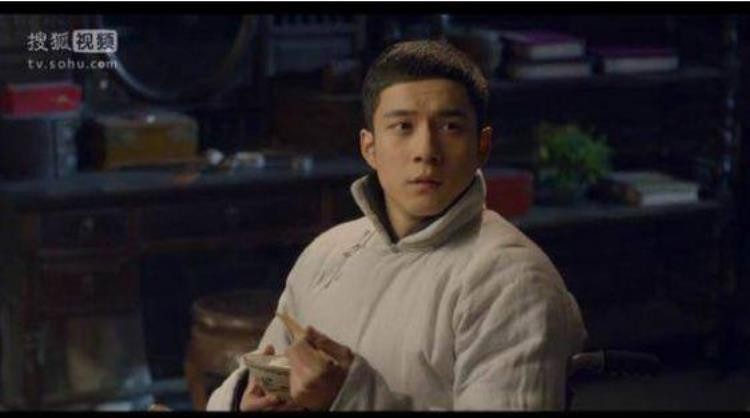 很多明星都是左撇子「原来这些当红明星都是左撇子杨紫赵丽颖鹿晗在列」