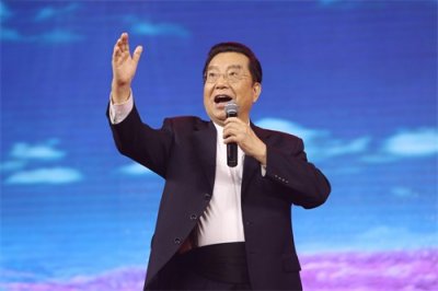 ​李双江大儿子李贺：从未享受过父爱，却成为父亲和继母晚年的依靠