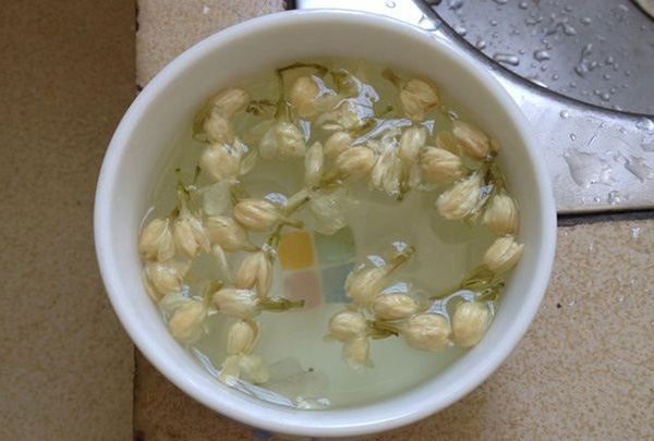 柠檬茉莉茶的作用,玫瑰花茉莉花柠檬片枸杞泡水的功效图3