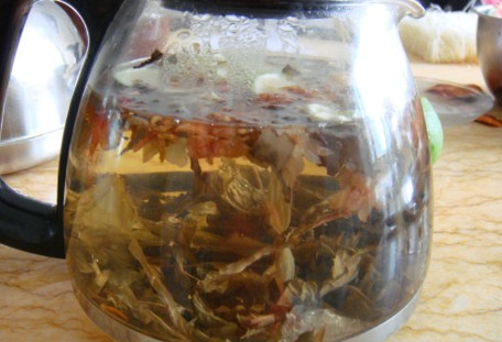 柠檬茉莉茶的作用,玫瑰花茉莉花柠檬片枸杞泡水的功效图14