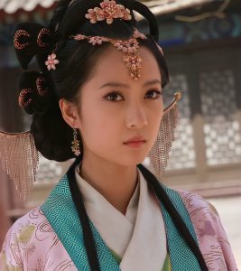 ​因《大明嫔妃》被观众记住，还撞脸陈钰琪的她，26岁就退圈结婚了