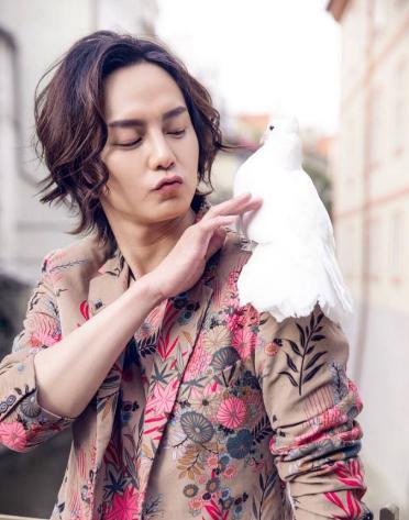 有一种“整容”叫尹正的寸头，颜值高到不敢认，网友：吴彦祖