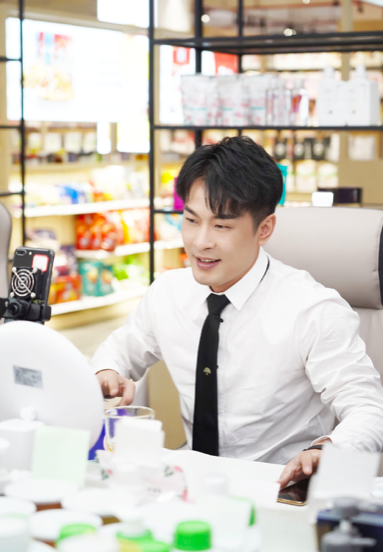 众网红支援河南！辛巴豪捐2000万，赵本山女儿捐30万，丁真受质疑