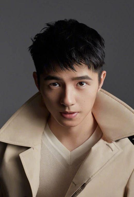 《九州缥缈录》正热播，刘昊然就官宣新剧，女主是张艺兴绯闻女友