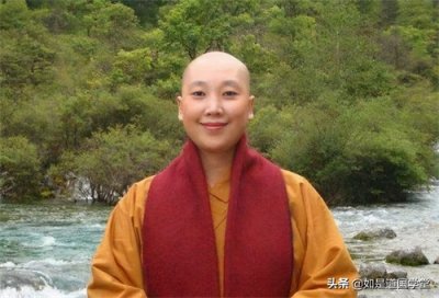 ​歌坛天才《青藏高原》原唱李娜，巅峰时削发为尼，如今过得怎样？