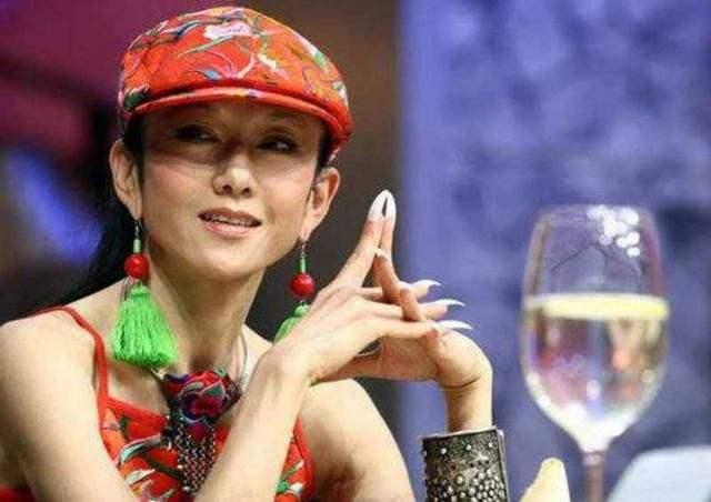 杨丽萍简历及个人资料简介（孔雀舞皇后杨丽萍近照）(3)