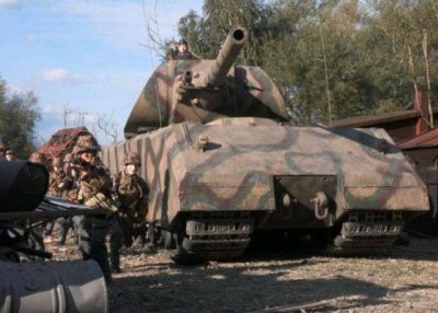 ​二战中的钢铁巨兽“鼠式”超级重坦，重量188吨！是虎式的3倍重