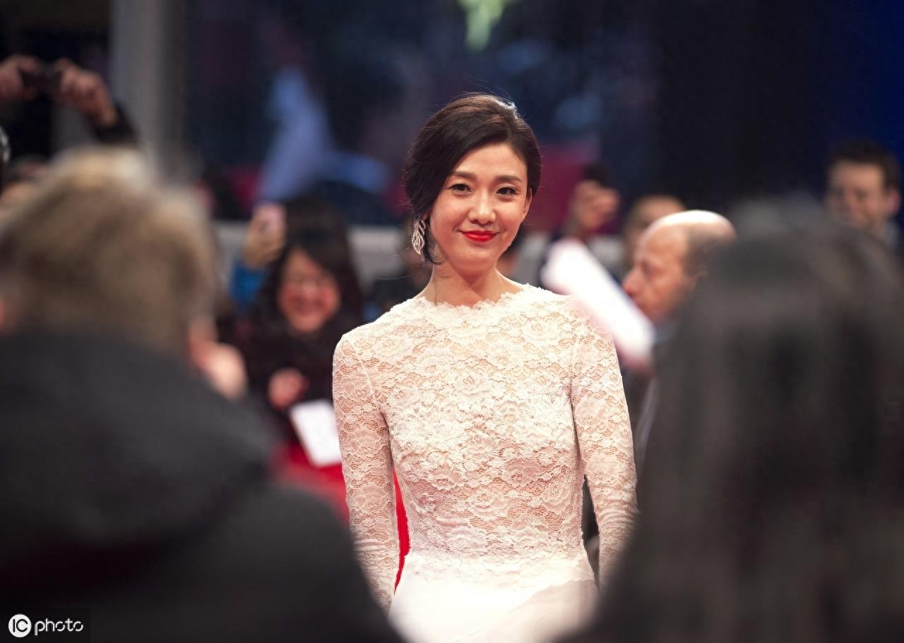 《十八岁天空》里的女老师倪景阳“童年女神”,搭档郑爽才火起来