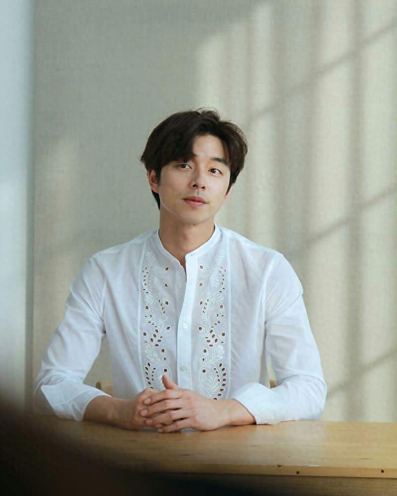 《釜山行》男主孔刘时髦写真，帅气自然被称为“行走的海报”