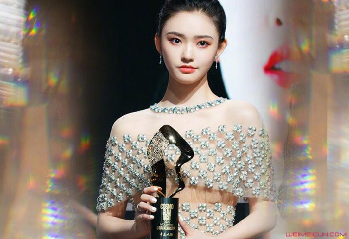 林允怎么签约的