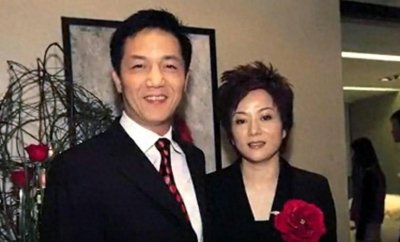 ​秦奋父亲发家史揭秘！曾遭上海大佬绑架，富豪周正毅前妻斥资解救