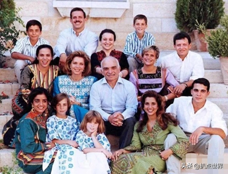 约旦传奇的“九命猫”国王,娶过四个妻子,个个才貌双全