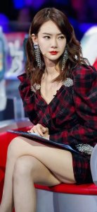 ​美女明星戚薇高清壁纸写真，又酷又飒，特立独行的美