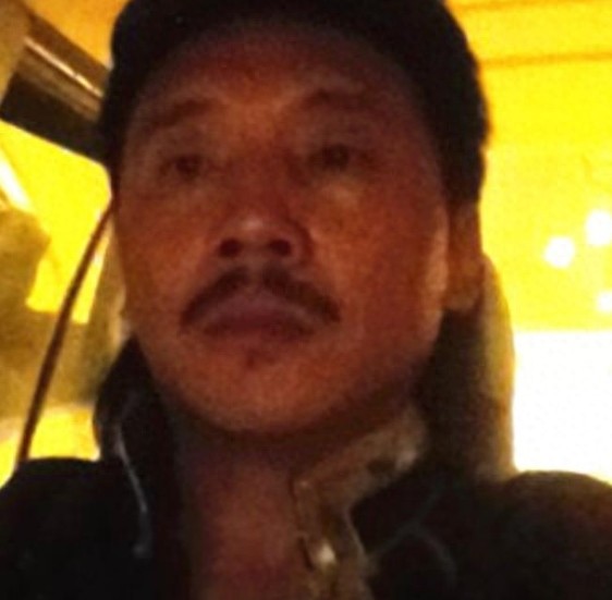 48岁容中尔甲生活照,身价过亿有专属剧院,妻子端庄,女儿漂亮