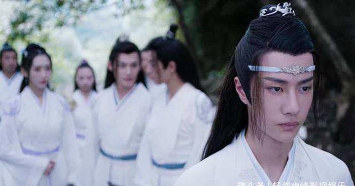 《陈情令》蓝忘机什么时候对魏无羡动情的，这个细节告诉我们