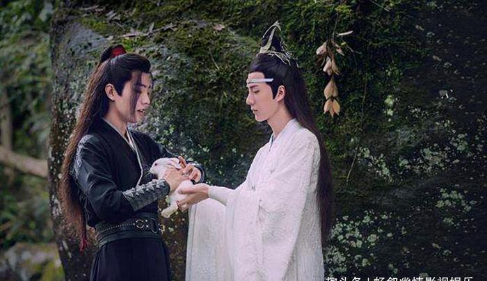 《陈情令》蓝忘机什么时候对魏无羡动情的，这个细节告诉我们
