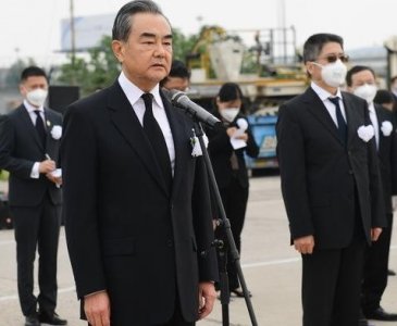 ​魂归故里！杜伟大使异国离世4日后回家，去世时妻儿均不在身边