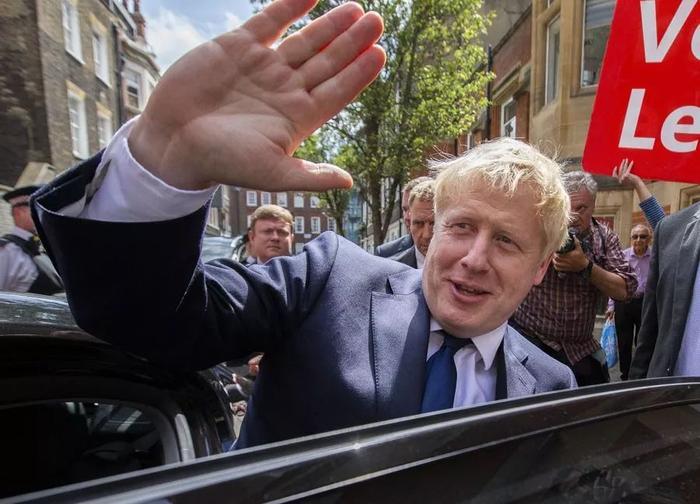 鲍里斯·约翰逊：当年《泰晤士报》记者，如今英国首相