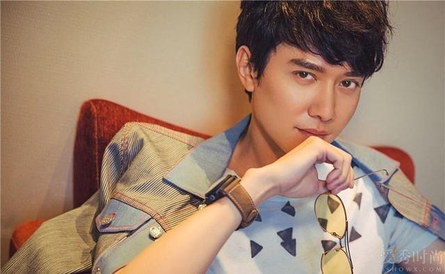 演员冯绍峰的家庭背景(冯绍峰的个人资料介绍)