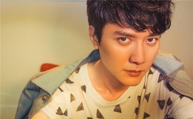 演员冯绍峰的家庭背景(冯绍峰的个人资料介绍)