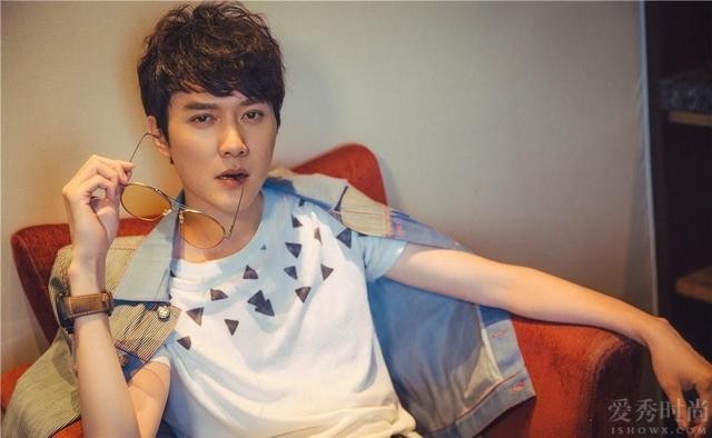 演员冯绍峰的家庭背景(冯绍峰的个人资料介绍)