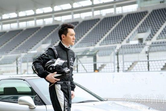 演员冯绍峰的家庭背景(冯绍峰的个人资料介绍)