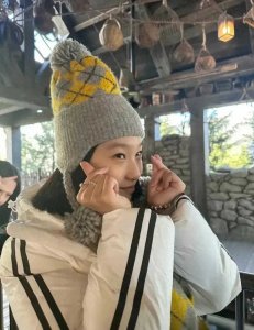 ​马伊琍女儿罕见亮相！如此气质美少女竟已长大，引发网友疯狂围观