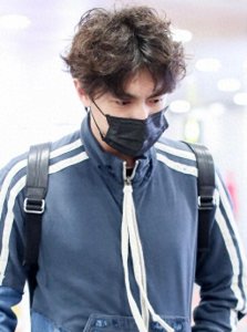 ​曝！林更新“卷毛”直播！网友：傻过！但从来没有丑的见不得人过