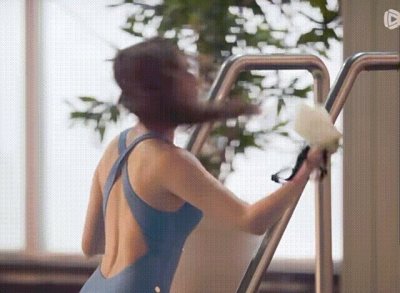 ​女神刘亦菲泳装照流出，网友惊叹：如此美景，竟是免费呈现！