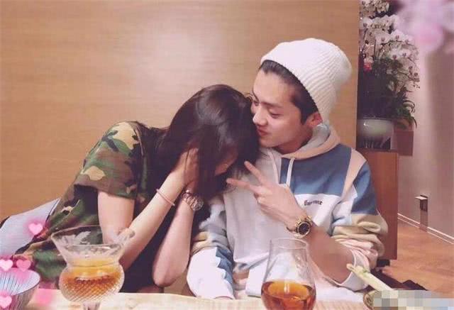 关晓彤怀孕的大肚照片，种种迹象让怀孕传闻 不攻自破！