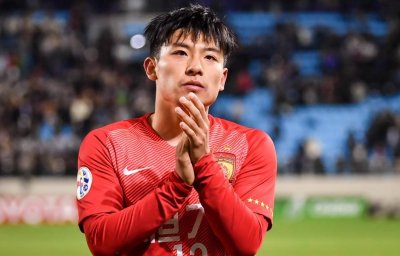 ​中超转会：泰山队1进1出1米9中锋加盟，广州队后腰将加盟升班马