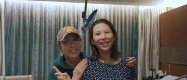 蔡少芬46岁生三胎，产后状态令人堪忧，高龄产妇终究敌不过现实