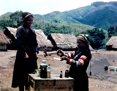 跨越，从原始社会直接进入到社会主义的苦聪人