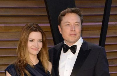 ​马斯克第一任校花妻子：结婚8年生6个儿子，离婚只分到200万美元