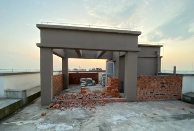 ​买顶楼房子的利与弊（买顶楼房会有什么优点与缺点）