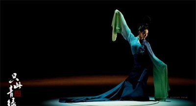 ​朱洁静跳国风舞再次封神穿露腰舞裙大秀腹肌，美得倾国倾城