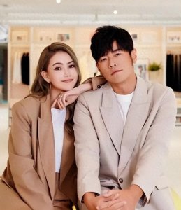 ​22岁嫁大自己14岁周杰伦，婚后连生三胎的昆凌，没你想的那么简单