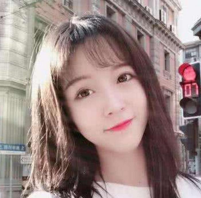 莉哥15分钟“潜规则”短视疯传,超越优衣库,网友:有靠山了!