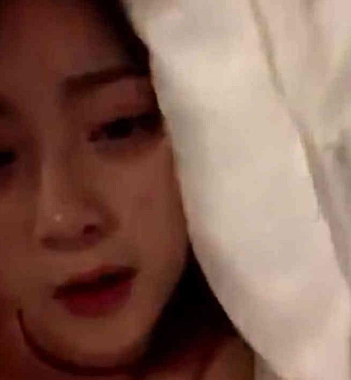 莉哥15分钟“潜规则”短视疯传,超越优衣库,网友:有靠山了!