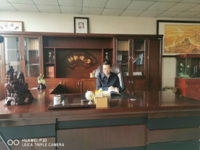 ​中年油腻油腻大叔的特征