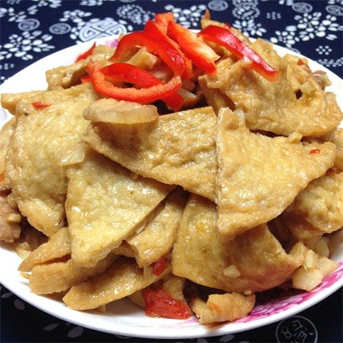 8分钟就能做好的平民家常菜,油豆腐炒肉!