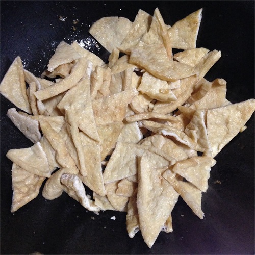 8分钟就能做好的平民家常菜,油豆腐炒肉!