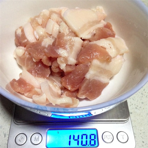 8分钟就能做好的平民家常菜,油豆腐炒肉!